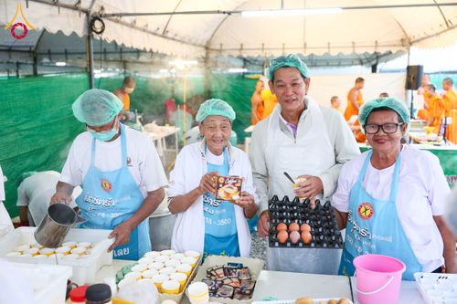 ภาพ No.191070:พิธีถวายภัตตาหารเป็นสังฆทาน แด่พระธรรมยาตรา ณ อนุสรณ์สถานคลองบางนางแท่น อ.สามพราน จ.นครปฐม ในโครงการธรรมยาตรา กตัญญูบูชา มหาปูชนียาจารย์ พระมงคลเทพมุนี(สด จนฺทสโร) พระผู้ปราบมาร อนุสรณ์สถาน 7 แห่ง ปีที่ 13 วันที่ 8 มกราคม พ.ศ. 2568