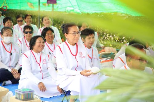 ภาพ No.116997:V.16 เป็นทีม การเตรียมงาน เก็บงาน การรับบุญของเจ้าหน้าที่หน่วยงานต่างๆ เพื่อโครงการธรรมยาตรา กตัญญูบูชามหาปูชนียาจารย์ พระมงคลเทพมุนี (สด จนฺทสโร) พระผู้ปราบมาร อนุสรณ์สถาน 7 แห่ง ปีที่ 12 ระหว่างวันที่ 2 - 31 มกราคม พ.ศ. 2567