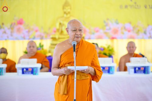 ภาพ No.78363:พิธีถวายสังฆทานแด่คณะสงฆ์ ๓๒๓ วัด พิธีมอบกองทุนหนุนแรงใจช่วยครูใต้และพิธีทำบุญอุทิศส่วนกุศลแด่ผู้วายชนม์ในเหตุการณ์ความไม่สงบ ๔ จังหวัดชายแดนภาคใต้  (ปัตตานี ยะลา นราธิวาส สงขลา) ปีที่ ๑๙ ครั้งที่ ๑๖๑ พิธีมอบกองทุนหนุนแรงใจช่วยครูใต้ (ปีที่ ๑๖ ครั้งที่ ๑