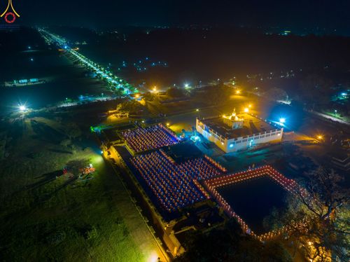 ภาพ No.78224:พิธีจุดประทีปและเวียนประทักษิณถวายเป็นพุทธบูชา ในโครงการบรรพชาสามเณรหมู่ ณ ลุมพินีวัน ประเทศเนปาล  วันที่ 16 มีนาคม พ.ศ. 2566