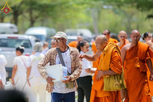 ภาพ No.313791:วันเสาร์ที่ 14 มีนาคม พ.ศ. 2569 พิธีตักบาตรแด่คณะสงฆ์ 323 วัด 4 จังหวัดชายแดนภาคใต้ พิธีถวายสังฆทานแด่คณะสงฆ์ 323 วัด ปีที่ 22 ครั้งที่ 183 พิธีมอบกองทุนหนุนแรงใจช่วยครูใต้ ปีที่ 19 ครั้งที่ 146 และพิธีทำบุญอุทิศส่วนกุศลให้ผู้วายชนม์ ณ ศูนย์ปฏิบัติธรรมภา