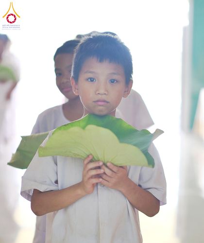 ภาพ No.319870:วันเสาร์ที่ 4 เมษายน พ.ศ.2569 พิธีตัดปอยผมและปลงผม พิธีขอขมาผู้ปกครองและมอบผ้าไตร พิธีบรรพชาและถวายบาตร ณ ศูนย์ปฏิบัติธรรมและศูนย์อบรมเยาวชนเพชรบุรี  ต.ท่าแลง อ.ท่ายาง จ.เพชรบุรี