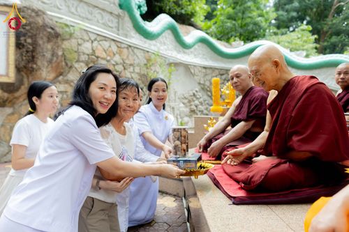 ภาพ No.344506:วันที่ 8-11 สิงหาคม พ.ศ.2569 “ประเพณีเข้าพรรษา เชื่อมพระพุทธศาสนาสองแผ่นดิน” ถวายเทียนพรรษา 9 วัด ณ นครโฮจิมินห์ สาธารณรัฐสังคมนิยมเวียดนาม