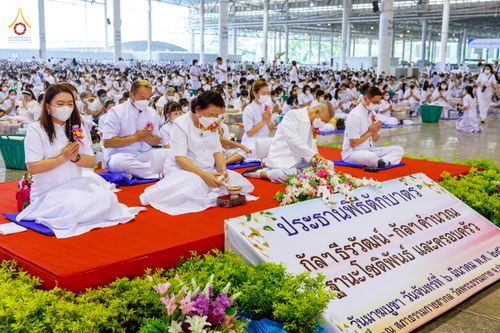 ภาพ No.76759:พิธีตักบาตรข้าวสารอาหารแห้ง  ณ บ้านแก้วเรือนทองคุณยายฯ สภาธรรมกายสากล  วัดพระธรรมกาย จ.ปทุมธานี  ในวันอาทิตย์ต้นเดือนที่ 6 มีนาคม พ.ศ. 2566