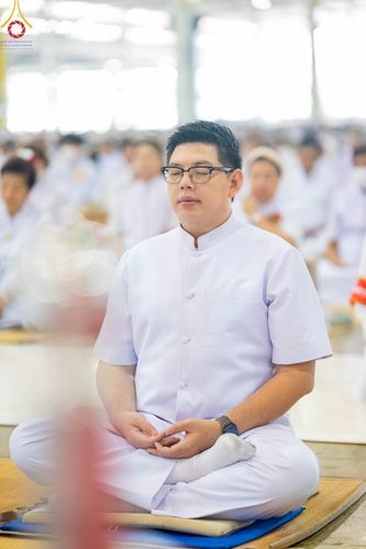 ภาพ No.105469:พิธีปฏิบัติธรรมและพิธีบูชาข้าวพระ ในวันจันทร์ที่ 1 มกราคม พ.ศ. 2567 ณ สภาธรรมกายสากล วัดพระธรรมกาย