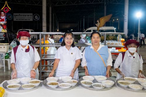 ภาพ No.303804:วันที่ 28 มกราคม พ.ศ. 2569 พิธีถวายภัตตาหารเป็นสังฆทาน แด่พระธรรมยาตรา ณ วัดพระธรรมกาย  จังหวัดปทุมธานี ในโครงการธรรมยาตรา กตัญญูบูชา มหาปูชนียาจารย์ พระมงคลเทพมุนี(สด จนฺทสโร) พระผู้ปราบมาร อนุสรณ์สถาน 7 แห่ง ปีที่ 14