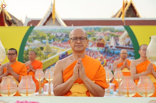 ภาพ No.293942:วันที่ 14 มกราคม พ.ศ. 2569 พิธีจุดประทีปถวายเป็นพุทธบูชา และบูชาธรรมมหาปูชนียาจารย์  ณ วัดสองพี่น้อง ต.ต้นตาล อ.สองพี่น้อง จ.สุพรรณบุรี ในโครงการธรรมยาตรา กตัญญูบูชา มหาปูชนียาจารย์ พระมงคลเทพมุนี(สด จนฺทสโร) พระผู้ปราบมาร อนุสรณ์สถาน 7 แห่ง ปีที่ 14