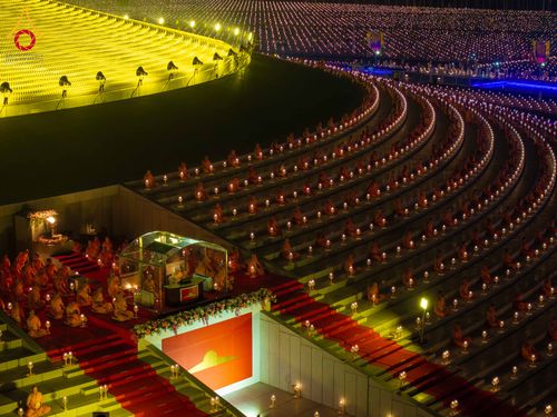 ภาพ No.312408:วันอังคารที่ 3 มีนาคม พ.ศ.2569 พิธีเวียนประทักษิณและจุดมาฆประทีป (ภาพชุดที่ 2) ณ ลานธรรมพระมหาธรรมกายเจดีย์ วัดพระธรรมกาย