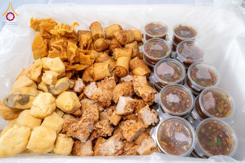 ภาพ No.289930:วันที่ 8 มกราคม พ.ศ. 2569 พิธีถวายภัตตาหารเป็นสังฆทาน แด่พระธรรมยาตรา ณ อนุสรณ์สถานคลองบางนางแท่น อ.สามพราน จ.นครปฐม ในโครงการธรรมยาตรา กตัญญูบูชา มหาปูชนียาจารย์ พระมงคลเทพมุนี(สด จนฺทสโร) พระผู้ปราบมาร อนุสรณ์สถาน 7 แห่ง ปีที่ 14