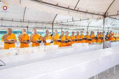 ภาพ No.298592:วันที่ 20 มกราคม พ.ศ. 2569 พิธีถวายภัตตาหารเป็นสังฆทาน แด่พระธรรมยาตรา ณ อนุสรณ์สถานบางปลา วัดบางปลา อำเภอบางเลน จังหวัดนครปฐม ในโครงการธรรมยาตรา กตัญญูบูชา มหาปูชนียาจารย์ พระมงคลเทพมุนี(สด จนฺทสโร) พระผู้ปราบมาร อนุสรณ์สถาน 7 แห่ง ปีที่ 14