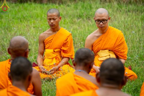 ภาพ No.314629:วันที่ 20 มีนาคม พ.ศ. 2569 พระอาจารย์ แนะนำการปฏิบัติธรรมให้แก่สามเณร  โครงการบรรพชาสามเณร 500 รูป เนปาล ณ วิหารมายาเทวี ประเทศเนปาล