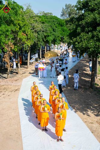 ภาพ No.285855:วันพุธที่ 10 ธันวาคม พ.ศ.2568  พิธีตอกเสาเข็มมงคลต้นสุดท้าย รองรับองค์พระเจดีย์เพื่อสร้างสันติภาพโลก ณ ศูนย์ปฏิบัติธรรมและศูนย์อบรมเยาวชน ชัยนาท