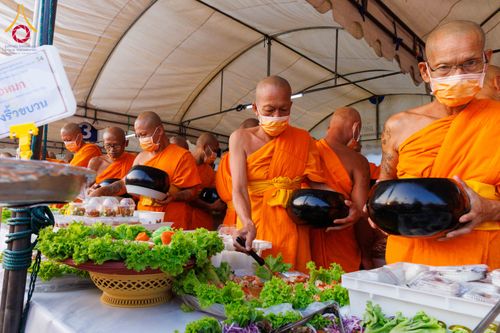 ภาพ No.295924:วันที่ 17 มกราคม พ.ศ. 2569 พิธีถวายภัตตาหารเป็นสังฆทาน แด่พระธรรมยาตรา ณ วัดโบสถ์บน ต.บางคูเวียง จ.นนทบุรี อนุสรณ์สถานลำดับที่ 4 สถานที่เกิดด้วยกายธรรม ในโครงการธรรมยาตรา กตัญญูบูชา มหาปูชนียาจารย์ พระมงคลเทพมุนี(สด จนฺทสโร) พระผู้ปราบมาร อนุสรณ์สถาน 7 แ