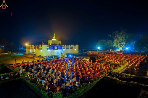 ภาพ No.78217:พิธีจุดประทีปและเวียนประทักษิณถวายเป็นพุทธบูชา ในโครงการบรรพชาสามเณรหมู่ ณ ลุมพินีวัน ประเทศเนปาล  วันที่ 16 มีนาคม พ.ศ. 2566