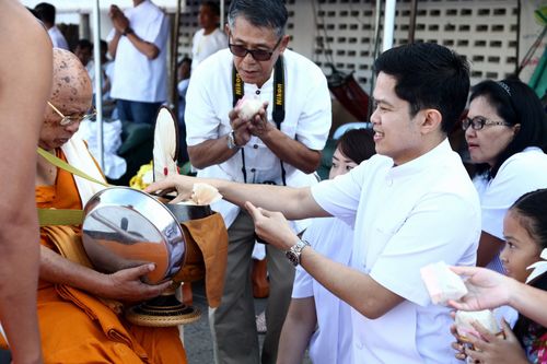 ภาพ No.4932:ตักบาตรจอมทอง พระ 1,112 รูป