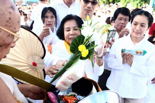 ภาพ No.4941:ตักบาตรจอมทอง พระ 1,112 รูป