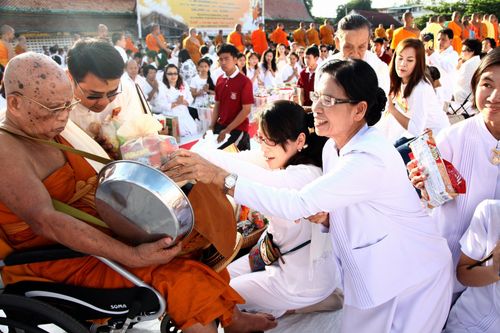 ภาพ No.4948:ตักบาตรจอมทอง พระ 1,112 รูป