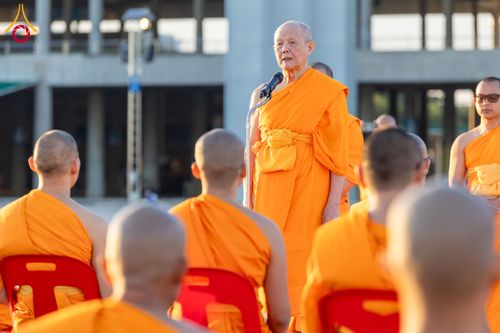 ภาพ No.285251:วันจันทร์ที่ 15 ธันวาคม พ.ศ.2568  บันทึกภาพหมู่ประวัติศาสตร์ โครงการบรรพชาอุปสมบทหมู่  รุ่นบูชาธรรมมหาปูชนียาจารย์ ประจำปี 2568 ณ ลานธรรมมหาธรรมกายเจดีย์ วัดพระธรรมกาย