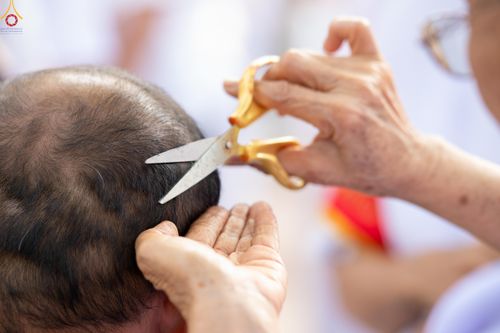 ภาพ No.319759:วันอาทิตย์ที่ 5 เมษายน พ.ศ.2569 พิธีตัดปอยผม และปลงผมนาคธรรมทายาท โครงการบรรพชาและอุปสมบทหมู่ รุ่นบูชาธรรม 82 ปี หลวงพ่อธัมมชโย