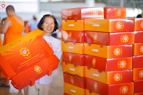 ภาพ No.320541:วันที่ 10 เมษายน พ.ศ.2569 การเตรียมกล่องไทยธรรม เพื่องานถวายมหาสังฆทาน 40,000 กว่าวัดทั่วประเทศ วันคุ้มครองโลก 22 เมษายน พ.ศ.2569 วัดพระธรรมกาย