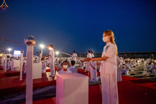 ภาพ No.90239:พิธีจุดประทีป 20,000 ดวง บูชาพระมหาธรรมกายเจดีย์ และบูชาพระมงคลเทพมุนี(สด จนฺทสโร) พระผู้ปราบมาร วันอังคารที่ 10 ตุลาคม พ.ศ. 2566 ณ ลานธรรมพระมหาธรรมกายเจดีย์ วัดพระธรรมกาย จ.ปทุมธานี