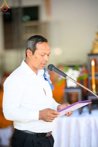 ภาพ No.78327:พิธีถวายสังฆทานแด่คณะสงฆ์ ๓๒๓ วัด พิธีมอบกองทุนหนุนแรงใจช่วยครูใต้และพิธีทำบุญอุทิศส่วนกุศลแด่ผู้วายชนม์ในเหตุการณ์ความไม่สงบ ๔ จังหวัดชายแดนภาคใต้  (ปัตตานี ยะลา นราธิวาส สงขลา) ปีที่ ๑๙ ครั้งที่ ๑๖๑ พิธีมอบกองทุนหนุนแรงใจช่วยครูใต้ (ปีที่ ๑๖ ครั้งที่ ๑