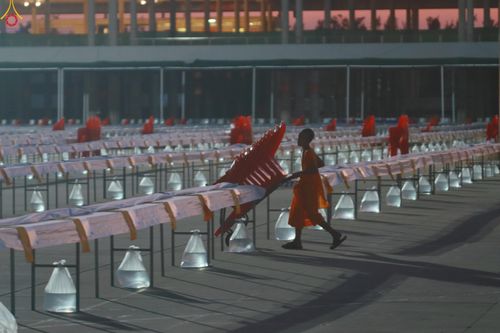 ภาพ No.322052:วันที่ 12 -13 เมษายน พ.ศ.2569 การเตรียมกล่องไทยธรรม + การขนย้ายเก้าอี้ เพื่องานถวายมหาสังฆทาน 40,000 กว่าวัดทั่วประเทศ วันคุ้มครองโลก 22 เมษายน พ.ศ.2569 วัดพระธรรมกาย