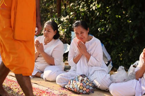 ภาพ No.295103:วันที่ 14 มกราคม พ.ศ. 2569 พิธีต้อนรับพระธรรมยาตรา อนุสรณ์สถานลำดับที่ 4  สถานที่เกิดด้วยกายธรรม ณ วัดโบสถ์บน ต.บางคูเวียง จ.นนทบุรี ในโครงการธรรมยาตรา กตัญญูบูชา มหาปูชนียาจารย์ พระมงคลเทพมุนี(สด จนฺทสโร) พระผู้ปราบมาร อนุสรณ์สถาน 7 แห่ง ปีที่ 14