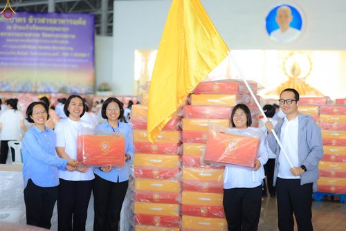 ภาพ No.322010:วันที่ 12 -13 เมษายน พ.ศ.2569 การเตรียมกล่องไทยธรรม + การขนย้ายเก้าอี้ เพื่องานถวายมหาสังฆทาน 40,000 กว่าวัดทั่วประเทศ วันคุ้มครองโลก 22 เมษายน พ.ศ.2569 วัดพระธรรมกาย