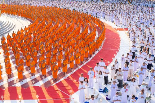 ภาพ No.301935:วันที่ 23 มกราคม พ.ศ. 2569 พิธีจุดประทีปธรรมถวายเป็นพุทธบูชา และบูชาธรรมมหาปูชนียาจารย์  ณ อนุสรณ์สถานลำดับที่ 5 สถานที่เผยแผ่วิชชาธรรมกายครั้งแรก อนุสรณ์สถานบางปลา วัดบางปลา อำเภอบางเลน จังหวัดนครปฐม ในโครงการธรรมยาตรา กตัญญูบูชา มหาปูชนียาจารย์ พระมงคล