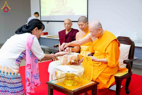 ภาพ No.313091:วันที่ 4 มีนาคม พ.ศ. 2559 หลวงพ่อทัตตชีโว รองเจ้าอาวาสวัดพระธรรมกาย ได้เมตตาถวายการต้อนรับปฏิสันถารพระอาคันตุกะจาก 19 ประเทศ ที่เดินทางมาร่วมงานวันมาฆบูชา ณ วัดพระธรรมกาย