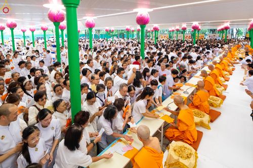 ภาพ No.330908:วันวิสาขบูชา อาทิตย์ที่ 31 พฤษภาคม พ.ศ.2569 พิธีบรรพชาสามเณรอุบาสก 11 ท่าน , พิธีถวายบาตรผ้าไตร และจตุปัจจัยไทยธรรม แด่สามเณร , พิธีอุปสมบทอุทิศชีวิต , พิธีกล่าวคำกัปปิยภัณฑ์  ณ อุโบสถพระไตรปิฎก วัดพระธรรมกาย จังหวัดปทุมธานี