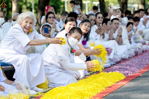 ภาพ No.304084:วันที่ 25 มกราคม พ.ศ. 2569 พิธีต้อนรับพระธรรมยาตรา  รร.สามัคคีราษฏร์บำรุง-วัดพระธรรมกาย ในโครงการธรรมยาตรา กตัญญูบูชา มหาปูชนียาจารย์ พระมงคลเทพมุนี(สด จนฺทสโร) พระผู้ปราบมาร อนุสรณ์สถาน 7 แห่ง ปีที่ 14