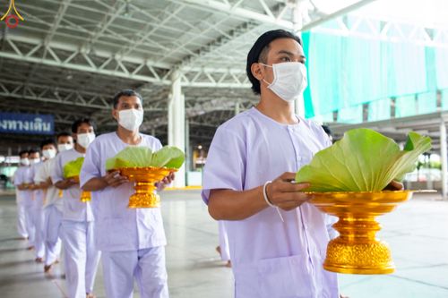 ภาพ No.83537:พิธีตัดปอยผมและปลงผม ในโครงการบรรพชาอุปสมบทหมู่ ธรรมทายาทรุ่นเข้าพรรษา ณ วัดพระธรรมกาย วันอาทิตย์ที่ 16 กรกฎาคม พ.ศ.2566