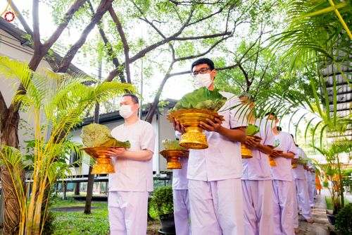 ภาพ No.78606:พิธีตัดปอยผมและปลงผมนาคธรรมทายาท  โครงการบรรพชาและอุปสมบทหมู่ วันคุ้มครองโลก วันที่ 26 มีนาคม พ.ศ.2566 ณ หมู่บ้านบรรลุธรรม วัดพระธรรมกาย