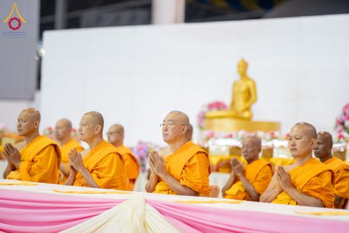 ภาพ No.279084:วันที่ 2 มกราคม พ.ศ.2569 พิธีถวายภัตตาหารเป็นสังฆทาน แด่พระธรรมยาตรา ณ วัดพระธรรมกาย ปทุมธานี ในโครงการธรรมยาตรา กตัญญูบูชา มหาปูชนียาจารย์ พระมงคลเทพมุนี(สด จนฺทสโร) พระผู้ปราบมาร อนุสรณ์สถาน 7 แห่ง ปีที่ 14