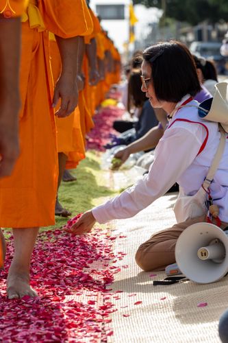 ภาพ No.296298:ภาพเบื้องหลังอาสาสมัครรวมใจ ชุดที่ 2 ในโครงการธรรมยาตรา กตัญญูบูชา มหาปูชนียาจารย์ พระมงคลเทพมุนี(สด จนฺทสโร) พระผู้ปราบมาร อนุสรณ์สถาน 7 แห่ง ปีที่ 14