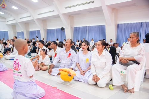 ภาพ No.320152:วันเสาร์ที่ 4 เมษายน 2569 พิธีตัดปอยผม ขอขมาผู้ปกครอง  มอบบาตร-ผ้าไตร และพิธีบรรพชาสามเณร 87 รูป  ณ ศูนย์ปฏิบัติธรรมระยอง(บ้านช่องลม)  ต.บางบุตร อ.บ้านค่าย จ.ระยอง