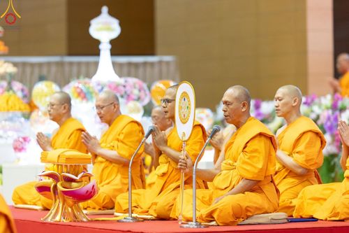 ภาพ No.167878:พิธีทอดกฐิน และ พิธีกรานกฐิน ในวันอาทิตย์ที่ 3 พฤศจิกายน พ.ศ. 2567 ณ วัดพระธรรมกาย จ.ปทุมธานี