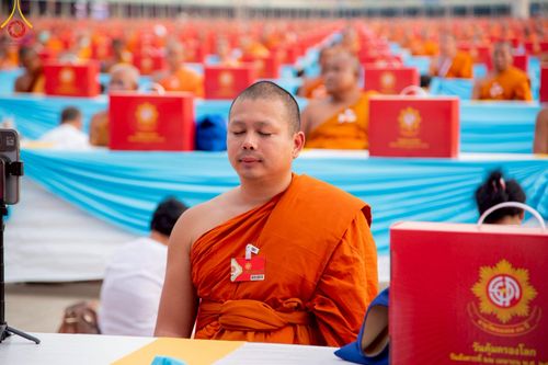 ภาพ No.221736:วันอังคารที่ 22 เมษายน พ.ศ. 2568 ภาพพิธีถวายมหาสังฆทานคณะสงฆ์ 40,000 กว่าวัดทั่วประเทศ เนื่องในวันคุ้มครองโลก ชุดที่ 2 (ปลื้มให้สมการรอคอย) ณ ลานธรรมพระมหาธรรมกายเจดีย์ วัดพระธรรมกาย