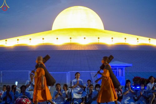 ภาพ No.120489:พิธีต้อนรับพระธรรมยาตรา ในโครงการธรรมยาตรา กตัญญูบูชา มหาปูชนียาจารย์ พระมงคลเทพมุนี(สด จนฺทสโร) พระผู้ปราบมาร อนุสรณ์สถาน 7 แห่ง ปีที่ 12 วันที่ 28 มกราคม พ.ศ. 2567 ณ วัดพระธรรมกาย จ.ปทุมธานี (ชุดที่ 2)