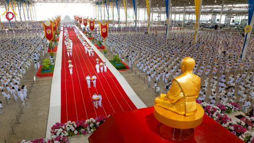 ภาพ No.215565:วันอาทิตย์ต้นเดือนที่ 6 เมษายน พ.ศ. 2568 ขบวนอัญเชิญผ้าป่าสมทบ มหาสังฆทาน 40,000 กว่าวัดทั่วประเทศ ณ สภาธรรมกายสากล วัดพระธรรมกาย