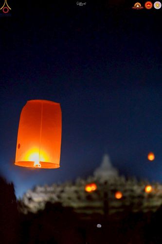 ภาพ No.224654:วันจันทร์ที่ 12 พฤษภาคม พ.ศ. 2568  ชาวพุทธในอินโดนีเซีย ร่วมฉลองวิสาขบูชาจุดประทีปกว่า 200,000 ดวง ณ พระมหาเจดีย์บรมพุทโธ  เจริญพุทธมนต์ถวาย “พระวชิรเกล้าเจ้าอยู่หัว”