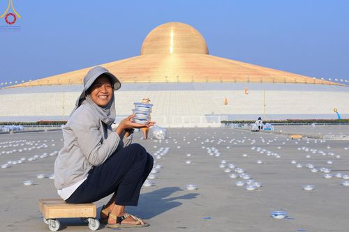 ภาพ No.61007:V.37 ยิ่งกว่าดี เพื่อ 80 ปีของพ่อ ภาพการเตรียมงานของหน่วยงานต่างๆ เพื่อพิธีฉลองอายุวัฒนมงคล 80 ปี หลวงพ่อธัมมชโย และรับถวายมหาสังฆทาน 10,000 กว่าวัดทั่วประเทศ ในวันคุ้มครองโลก วันจันทร์ที่ 22 เมษายน พ.ศ. 2567