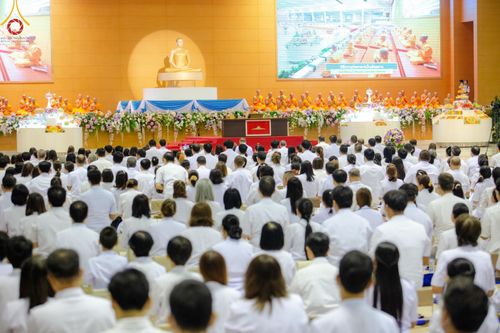 ภาพ No.136740:พิธีตักบาตร พิธีบูชาข้าวพระ ในวันอาทิตย์ต้นเดือนที่ 5 พฤษภาคม พ.ศ. 2567 ณ วัดพระธรรมกาย จ.ปทุมธานี