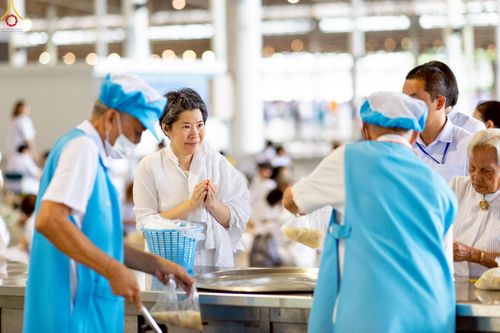 ภาพ No.240574:วันพุธที่ 27 สิงหาคม พ.ศ. 2568 พิธีตักบาตร ในวันธรรมชัย ณ วัดพระธรรมกาย จ.ปทุมธานี