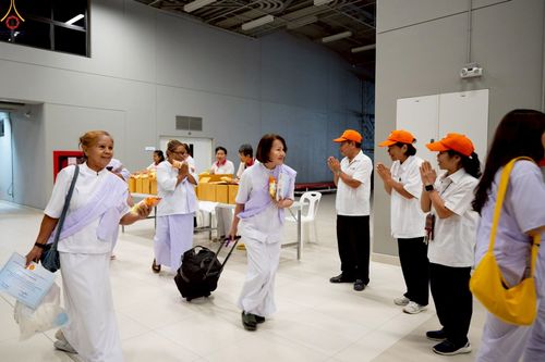 ภาพ No.242898:วันที่ 29-31 สิงหาคม พ.ศ. 2568 องค์กรภาคีเครือข่าย “บวร” (บ้าน-วัด-โรงเรียน-ราชการ) อ.คลองหลวง จัดบวชอุบาสิกาแก้ว ถวายพระราชกุศลแด่สมเด็จพระพันปีหลวง - กตัญญูบูชาแด่ผู้มีพระคุณ