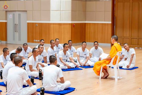 ภาพ No.341067:วันที่ 26 กรกฎาคม พ.ศ. 2569 โครงการพัฒนาคุณธรรม จริยธรรม สำหรับนักเรียนนายสิบตำรวจ (นสต.) รุ่นที่ 17 ศูนย์ฝึกอบรมตำรวจภูธรภาค 1 ได้จัดกิจกรรม ตักบาตรเพื่อน้อมอุทิศถวายเพื่อเป็นพระราชกุศลฯ  และปฏิบัติธรรม ติวธรรมมะ ณ ศูนย์ปฏิบัติธรรมเวิล์ดพีช วัลเล่ย์ (Wo