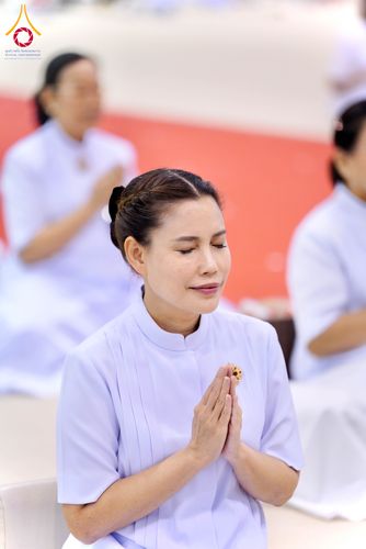 ภาพ No.284940:วันอาทิตย์ที่ 14 ธันวาคม พ.ศ.2568  พิธีปฏิบัติธรรม พิธีถวายภัตตาหารเป็นสังฆทาน พิธีมอบต้นสมบัติจักรพรรดิ ถวายแด่เจ้าอาวาสและประธานสงฆ์ 236 ศูนย์ส่งเสริมศีลธรรมทั่วโลก ณ สภาธรรมกายสากล วัดพระธรรมกาย