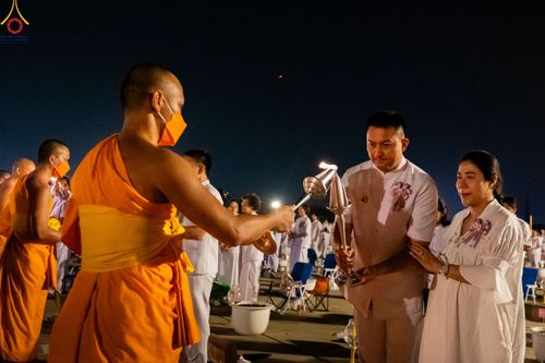 ภาพ No.90298:พิธีจุดประทีป 20,000 ดวง บูชาพระมหาธรรมกายเจดีย์ และบูชาพระมงคลเทพมุนี(สด จนฺทสโร) พระผู้ปราบมาร วันอังคารที่ 10 ตุลาคม พ.ศ. 2566 ณ ลานธรรมพระมหาธรรมกายเจดีย์ วัดพระธรรมกาย จ.ปทุมธานี